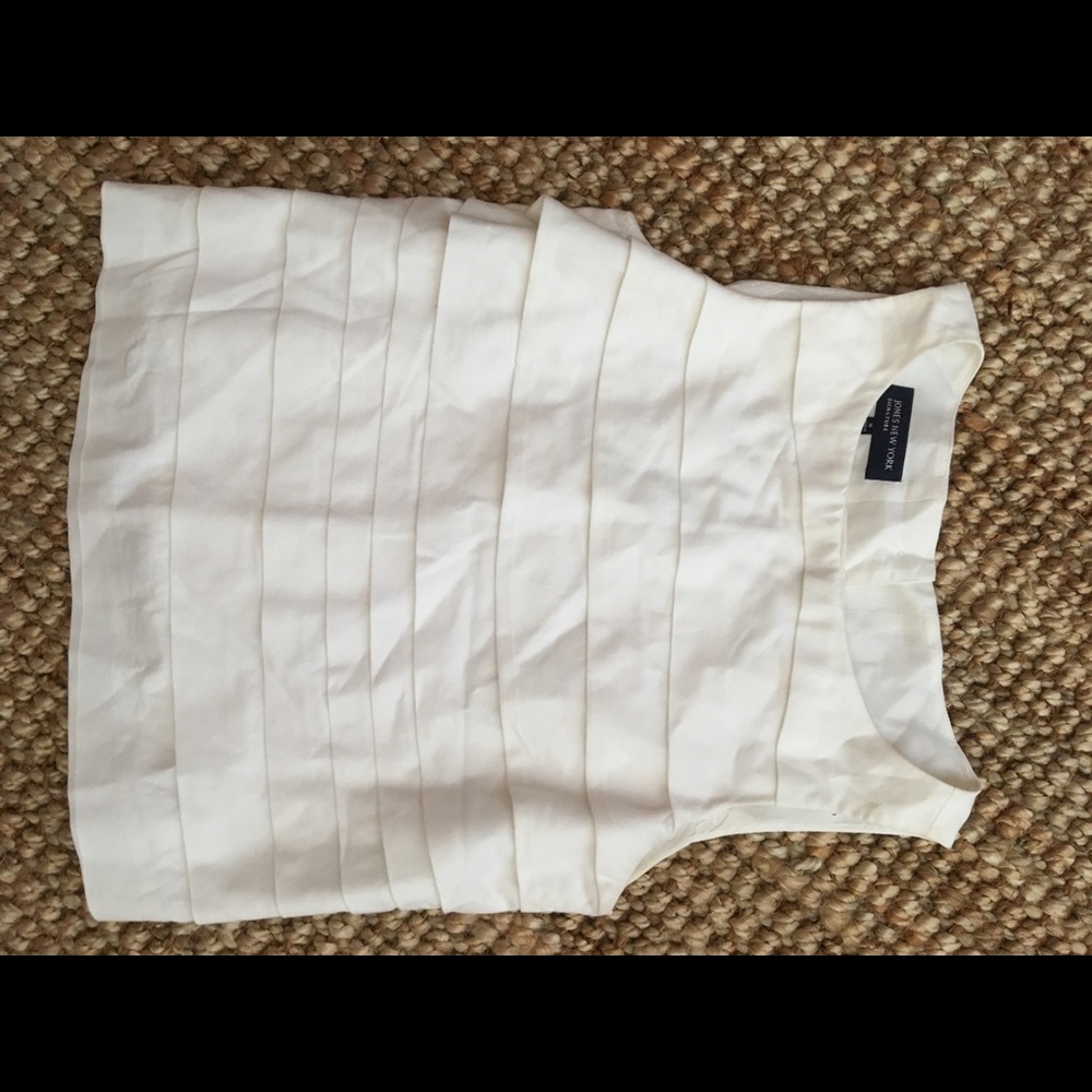 Jones New York fancy ruffle tank